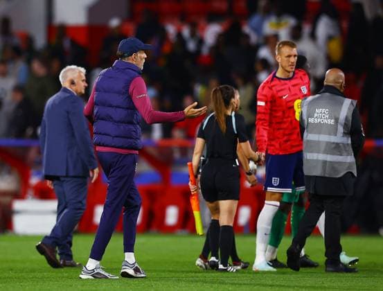 England manager Thomas Tuchel reacts after to speaking with referee Stephanie Frappart at the end of the match England v Senegal, International Friendly, Länderspiel, Nationalmannschaft Football, City Ground, Nottingham, UK - 10 Jun 2025 EDITORIAL USE ONLY No use with unauthorised audio, video, data, fixture lists, club league logos or live services. Online in-match use limited to 120 images, no video emulation. No use in betting, games or single club league player publications. Copyright: xMattxWest Shutterstockx 15350922bd