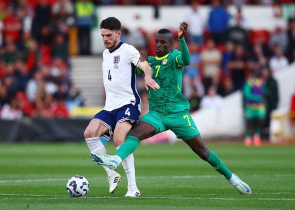 Declan Rice of England and Nicolas Jackson of Senegal England v Senegal, International Friendly, Länderspiel, Nationalmannschaft Football, City Ground, Nottingham, UK - 10 Jun 2025 EDITORIAL USE ONLY No use with unauthorised audio, video, data, fixture lists, club league logos or live services. Online in-match use limited to 120 images, no video emulation. No use in betting, games or single club league player publications. Copyright: xMattxWest Shutterstockx 15350922cx