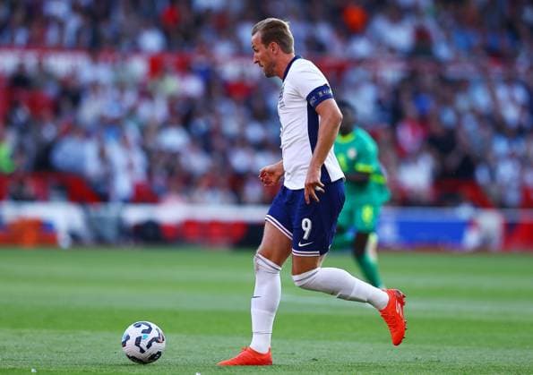 Harry Kane of England England v Senegal, International Friendly, Länderspiel, Nationalmannschaft Football, City Ground, Nottingham, UK - 10 Jun 2025 EDITORIAL USE ONLY No use with unauthorised audio, video, data, fixture lists, club league logos or live services. Online in-match use limited to 120 images, no video emulation. No use in betting, games or single club league player publications. Copyright: xMattxWest Shutterstockx 15350922ce
