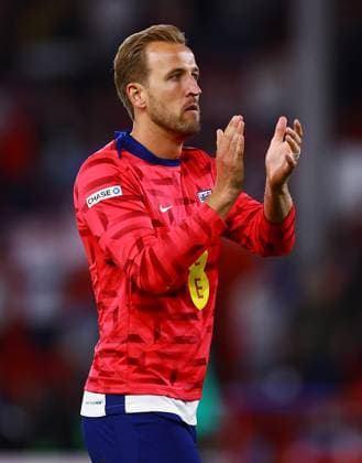 Harry Kane of England thanks the fans at the end of the match England v Senegal, International Friendly, Länderspiel, Nationalmannschaft Football, City Ground, Nottingham, UK - 10 Jun 2025 EDITORIAL USE ONLY No use with unauthorised audio, video, data, fixture lists, club league logos or live services. Online in-match use limited to 120 images, no video emulation. No use in betting, games or single club league player publications. Copyright: xMattxWest Shutterstockx 15350922ds