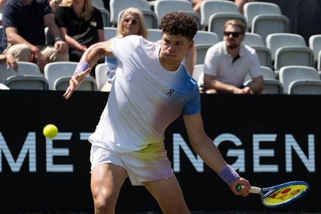 Ben Shelton Aktion, Ben Shelton vs. Pierre-Hughes Herbert, Tennis, ATP, Tennis Herren Turnier, Boss-Open, Center-Court, Achtelfinale, 11.06.2025, Ben Shelton vs. Pierre-Hughes Herbert, Tennis, ATP-Turnier, Boss-Open, Center-Court, Achtelfinale, 11.06.2025, Stuttgart Copyright: xEibner-Pressefoto EdwardxCheungx EP_ECG
