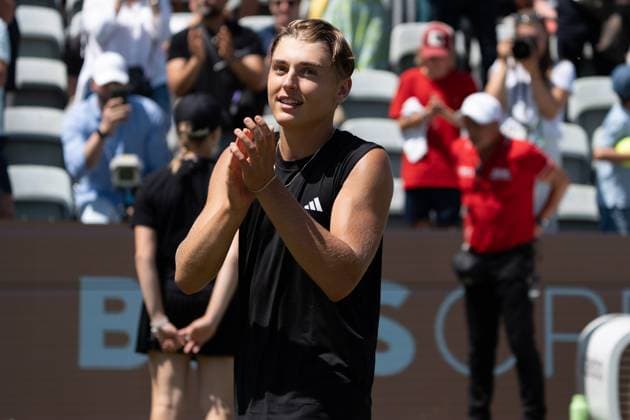 Justin Engel Emotionen, Sieg, Jubel, Freude, Alex Michelsen vs. Justin Engel, Tennis, ATP, Tennis Herren Turnier, Boss-Open, Center-Court, Achtelfinale, 11.06.2025, Alex Michelsen vs. Justin Engel, Tennis, ATP-Turnier, Boss-Open, Center-Court, Achtelfinale, 11.06.2025, Stuttgart Copyright: xEibner-Pressefoto EdwardxCheungx EP_ECG