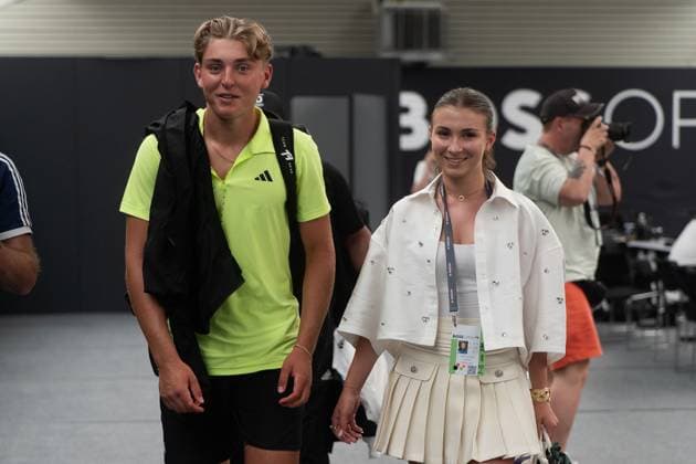 Justin Engel mit Freundin Elisabeth Jasmin Brixel bei den BOSS Open, Alex Michelsen vs. Justin Engel, Tennis, ATP, Tennis Herren Turnier, Boss-Open, Center-Court, Achtelfinale, 11.06.2025, Alex Michelsen vs. Justin Engel, Tennis, ATP-Turnier, Boss-Open, Center-Court, Achtelfinale, 11.06.2025, Stuttgart Copyright: xEibner-Pressefoto EdwardxCheungx EP_ECG