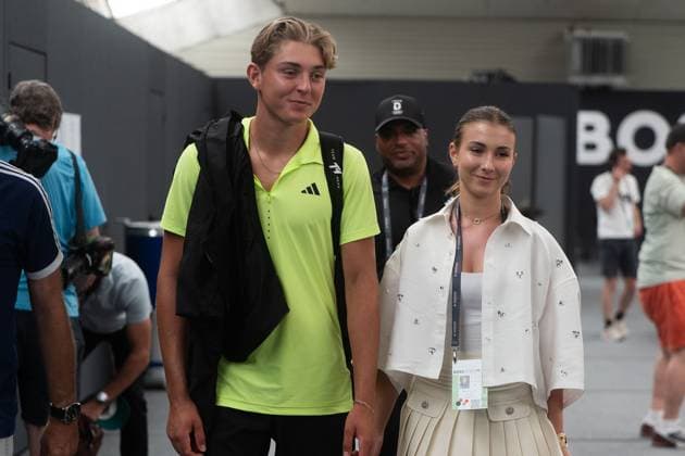 Justin Engel mit Freundin Elisabeth Jasmin Brixel bei den BOSS Open, Alex Michelsen vs. Justin Engel, Tennis, ATP, Tennis Herren Turnier, Boss-Open, Center-Court, Achtelfinale, 11.06.2025, Alex Michelsen vs. Justin Engel, Tennis, ATP-Turnier, Boss-Open, Center-Court, Achtelfinale, 11.06.2025, Stuttgart Copyright: xEibner-Pressefoto EdwardxCheungx EP_ECG