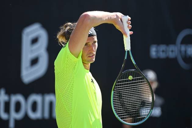 Alexander ZVEREV (GER), skeptsich,Enttaeuschung,Frust, enttaeuscht,frustriert,niedergeschlagen, Aktion,Einzelbild,angeschnittenes Einzelmotiv,Halbfigur,halbe Figur. Tennis Boss Open 2025 am 12.06. 2025 auf dem Weissenhof in Stuttgart,