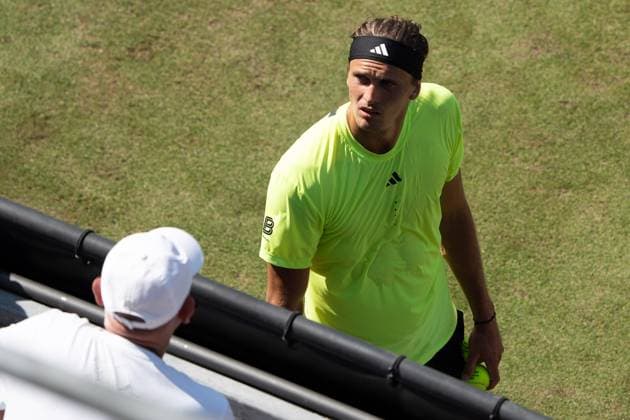 Alexander Zverev Austausch mit Coach, Alexander Zverev vs. Corentin Moutet, Tennis, ATP, Tennis Herren Turnier, Boss-Open, Center-Court, Achtelfinale, 12.06.2025, Alexander Zverev vs. Corentin Moutet, Tennis, ATP-Turnier, Boss-Open, Center-Court, Achtelfinale, 12.06.2025, Stuttgart Copyright: xEibner-Pressefoto EdwardxCheungx EP_ECG