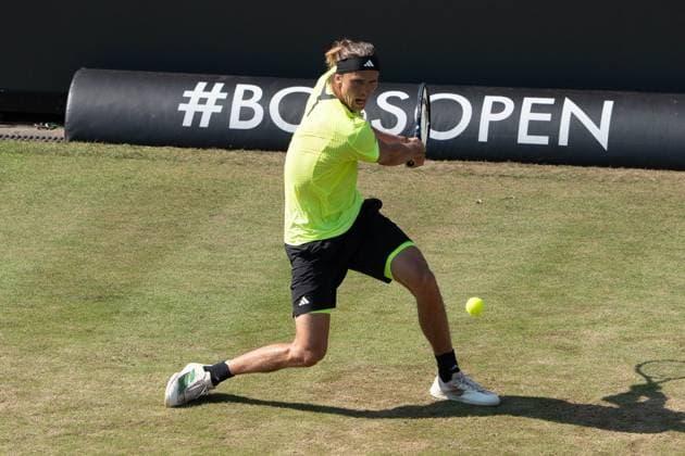 Alexander Zverev Rueckhand, dynamisch, Alexander Zverev vs. Corentin Moutet, Tennis, ATP, Tennis Herren Turnier, Boss-Open, Center-Court, Achtelfinale, 12.06.2025, Alexander Zverev vs. Corentin Moutet, Tennis, ATP-Turnier, Boss-Open, Center-Court, Achtelfinale, 12.06.2025, Stuttgart Copyright: xEibner-Pressefoto EdwardxCheungx EP_ECG