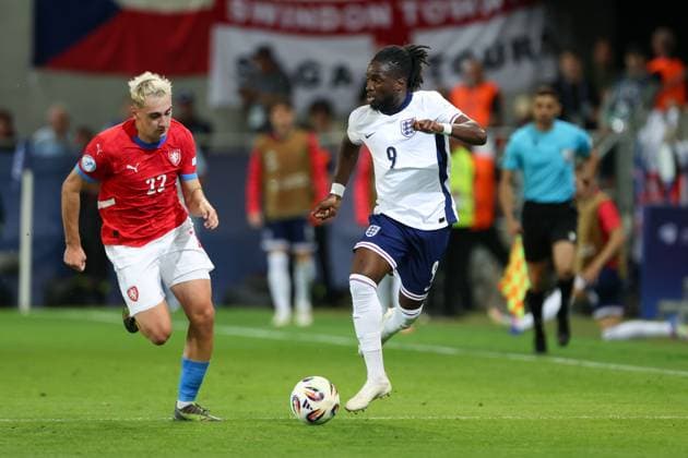 Fußball, U21 EM, Tschechien - England Jonathan Rowe of England U21, U 21 and Matej Hadas of Czech Republic U21 Czechia U21 v England U21, UEFA Under 21 European Championship, EM, Europameisterschaft 2025, Group B, Football, DAC Arena, Dunajska Streda, Slovakia - 12 Jun 2025 EDITORIAL USE ONLY No use with unauthorised audio, video, data, fixture lists, club league logos or live services. Online in-match use limited to 120 images, no video emulation. No use in betting, games or single club league player publications. Copyright: xNikolaxKrstic Shutterstockx 15352312dm
