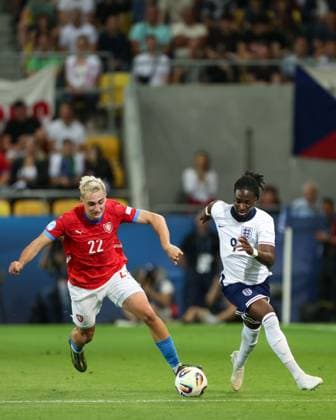 Fußball, U21 EM, Tschechien - England Jonathan Rowe of England U21, U 21 and Matej Hadas of Czech Republic U21 Czechia U21 v England U21, UEFA Under 21 European Championship, EM, Europameisterschaft 2025, Group B, Football, DAC Arena, Dunajska Streda, Slovakia - 12 Jun 2025 EDITORIAL USE ONLY No use with unauthorised audio, video, data, fixture lists, club league logos or live services. Online in-match use limited to 120 images, no video emulation. No use in betting, games or single club league player publications. Copyright: xNikolaxKrstic Shutterstockx 15352312dr