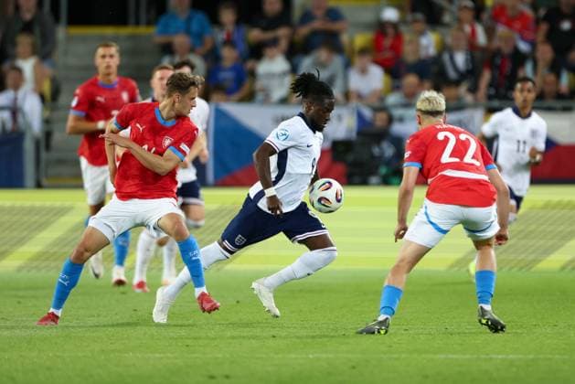 Fußball, U21 EM, Tschechien - England Jonathan Rowe of England U21, U 21 Czechia U21 v England U21, UEFA Under 21 European Championship, EM, Europameisterschaft 2025, Group B, Football, DAC Arena, Dunajska Streda, Slovakia - 12 Jun 2025 EDITORIAL USE ONLY No use with unauthorised audio, video, data, fixture lists, club league logos or live services. Online in-match use limited to 120 images, no video emulation. No use in betting, games or single club league player publications. Copyright: xNikolaxKrstic Shutterstockx 15352312dp