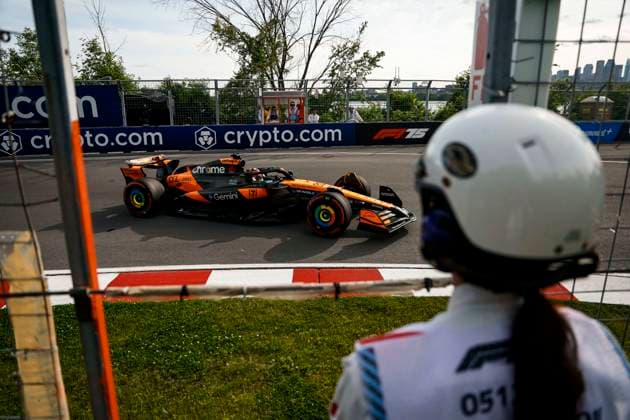 F1 - CANADIAN GRAND PRIX 2025 81 PIASTRI Oscar (aus), McLaren F1 Team MCL39, action marshall, commissaire de piste, marshal, marshalls, marshals during the Formula 1 Pirelli Grand Prix du Canada 2025, 10th round of the 2025 FIA Formula One World Championship, WM, Weltmeisterschaft from June 14 to 16, 2025 on the Circuit Gilles Villeneuve, in Montrà al, Canada - Montrà alCanada Copyright: xXavixBonillax