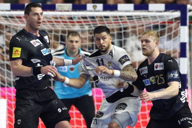 14.06.2025, xtgx, Handball, EHF Champions League Halbfinale 1, Füchse Berlin - HBC Nantes v.l. Mijajlo Marsenic (Berlin, 93), Nicolas Tournat (Nantes, 11), Matthes Langhoff (Berlin, 25) Zweikampf, Duell, Kampf, tackle Koeln
