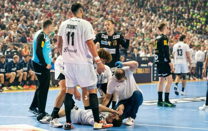 14.06.2025, Handball, Herren, Truckscout 24 EHF Final4 2024, Champions League, Final Four 2024, EHF, Halbfinale, HBC Nantes - Füchse Berlin, Mathias Gidsel (Füchse Berlin, Mitte) kurz vor der Roten Karte. Köln Lanxess Arena Nordrhein-Westfalen Deutschland