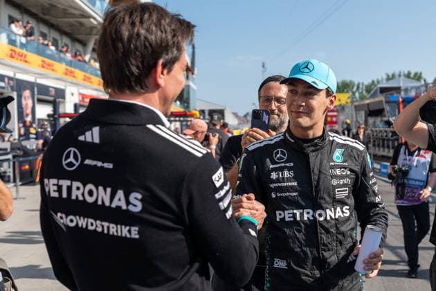 George Russell (Mercedes-AMG Petronas F1 Team, Großbritannien, 63) und Toto Wolff ( Mercedes-AMG Petronas F1 Team, Deutschland), CAN, Formel 1 Weltmeisterschaft, Grand Prix von Kanada, Circuit Gilles Villeneuve, Qualifying, Saison 2025, 14.06.2025 CAN, Formel 1 Weltmeisterschaft, Grand Prix von Kanada, Circuit Gilles Villeneuve, Qualifying, Saison 2025, 14.06.2025 Montreal Copyright: xEibner-Pressefoto MarcelxFischerx EP_MFI