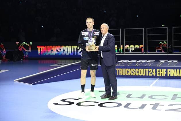 v.l. Top Scorer Mathias Gidsel (Fuechse Berlin 19) SC Magdeburg vs. Fuechse Berlin , Handball, Finale, TruckScout24 EHF FINAL4, EHF Champions League Men, Spielzeit 2024 2025, 15.06.2025 SC Magdeburg vs. Fuechse Berlin , Handball, Finale, TruckScout24 EHF FINAL4, EHF Champions League Men, Spielzeit 2024 2025, 15.06.2025 Koeln Copyright: xEibner-Pressefoto ThomasxStoeckerx EP_TSR