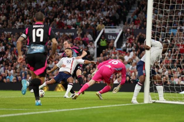Steven Bartlett of England shoots England XI v World XI, Soccer Aid for Unicef 2025, Football, Old Trafford, Manchester, UK - 15 Jun 2025 EDITORIAL USE ONLY No use with unauthorised audio, video, data, fixture lists, club league logos or live services. Online in-match use limited to 120 images, no video emulation. No use in betting, games or single club league player publications. Copyright: xRyanxBrowne Shutterstockx 15352333cs