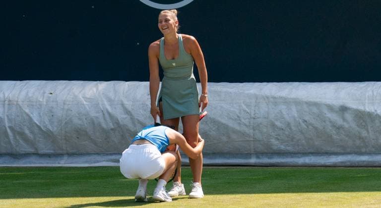 17.06.2025, WTA, Tennis Damen 500, Tennis, Damen, Berlin Tennis Open by Hylo 2025, Berlin, Doppel, 1. Runde, Marta Kostyuk (Ukraine) Eva Lys (Deutschland) - Sara Errani (Italien) Jasmine Paolini (Italien) Marta Kostyuk (Ukraine, hinten) und Eva Lys (Deutschland, vorne) Berlin Steffi-Graf-Stadion Berlin Deutschland