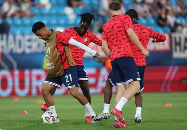 Ethan Nwaneri of England Under 21 warms up England U21, U 21 v Germany U21, UEFA Under 21 European Championship, EM, Europameisterschaft 2025, Group B, Football, Nitra Stadium, Nitra, Slovakia - 18 Jun 2025 EDITORIAL USE ONLY No use with unauthorised audio, video, data, fixture lists, club league logos or live services. Online in-match use limited to 120 images, no video emulation. No use in betting, games or single club league player publications. Copyright: xNikolaxKrstic Shutterstockx 15363358y