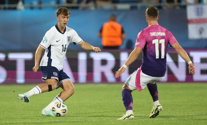 Jack Hinshelwood of England Under 21 England U21, U 21 v Germany U21, UEFA Under 21 European Championship, EM, Europameisterschaft 2025, Group B, Football, Nitra Stadium, Nitra, Slovakia - 18 Jun 2025 EDITORIAL USE ONLY No use with unauthorised audio, video, data, fixture lists, club league logos or live services. Online in-match use limited to 120 images, no video emulation. No use in betting, games or single club league player publications. Copyright: xNikolaxKrstic Shutterstockx 15363358av