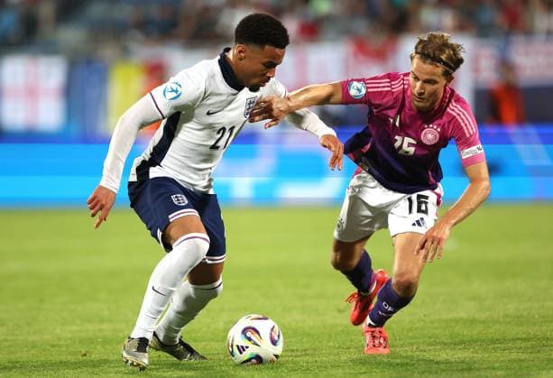 Ethan Nwaneri of England Under 21 and Caspar Jander of Germany Under 21 in action England U21, U 21 v Germany U21, UEFA Under 21 European Championship, EM, Europameisterschaft 2025, Group B, Football, Nitra Stadium, Nitra, Slovakia - 18 Jun 2025 EDITORIAL USE ONLY No use with unauthorised audio, video, data, fixture lists, club league logos or live services. Online in-match use limited to 120 images, no video emulation. No use in betting, games or single club league player publications. Copyright: xNikolaxKrstic Shutterstockx 15363358cb