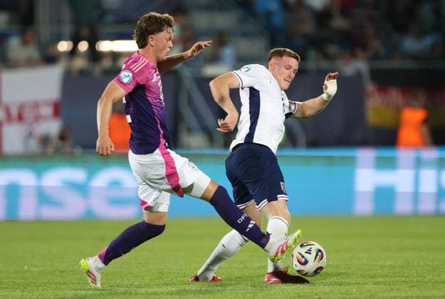 Elliot Anderson of England Under 21 and Paul Wanner of Germany Under 21 in action England U21, U 21 v Germany U21, UEFA Under 21 European Championship, EM, Europameisterschaft 2025, Group B, Football, Nitra Stadium, Nitra, Slovakia - 18 Jun 2025 EDITORIAL USE ONLY No use with unauthorised audio, video, data, fixture lists, club league logos or live services. Online in-match use limited to 120 images, no video emulation. No use in betting, games or single club league player publications. Copyright: xNikolaxKrstic Shutterstockx 15363358cf