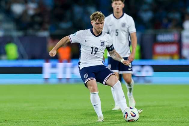 Harvey Elliott (England) kontrolliert den Ball, UEFA European Under-21 Championship 2025 Group Stage, England v Germany, Nitra Stadium am 18. June 2025 in Neutra, Slowakei. (Foto von Marco Steinbrenner DeFodi Images) Harvey Elliott (England) controls the ball, UEFA European Under-21 Championship 2025 Group Stage, England v Germany, Nitra Stadium, June 18, 2025 in Nitra, Slovakia. (Photo by Marco Steinbrenner DeFodi Images)