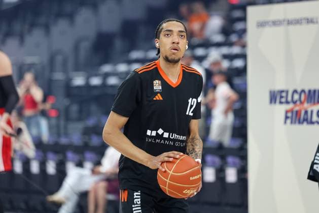 Noa Essengue (Ratiopharm Ulm, 12) beim Aufwaermen vor dem Spiel, GER, FC Bayern Basketball vs. Ratiopharm Ulm, Basketball, easycredit Basketball Bundesliga, BBL, Playoffs, Finale, Spiel 3, Saison 2024 2025, 21.06.2025, GER, FC Bayern Basketball vs. Ratiopharm Ulm, Basketball, easycredit Basketball Bundesliga, BBL, Playoffs, Finale, Spiel 3, Saison 2024 2025, 21.06.2025 Muenchen Copyright: xEibner-Pressefoto JennixMaulx EP_JML