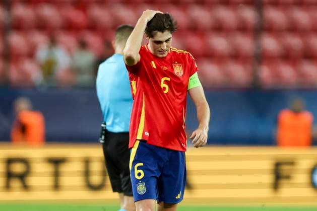 Javi Guerra (Spain) schaut enttaeuscht, UEFA European Under-21 Championship 2025 Quarter-Final, Spain v England, Anton Malatinský Stadium am 21. June 2025 in Tyrnau, Slowakei. (Foto von Marco Steinbrenner DeFodi Images) Javi Guerra (Spain) looks dejected, UEFA European Under-21 Championship 2025 Quarter-Final, Spain v England, Anton Malatinský Stadium, June 21, 2025 in Trnava, Slovakia. (Photo by Marco Steinbrenner DeFodi Images)