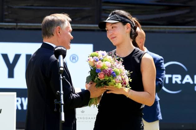 DEU, Berlin-Tennis-Open, Finale, , 22.06.2025, Rot-Weiss Tennisanlage, Steffi-Graf-Stadion, Berlin, DEU, Berlin-Tennis-Open, Finale, , im Bild Marketa Vondrousova (CZE), Rot Weiss Praesident Dietrich Wolter