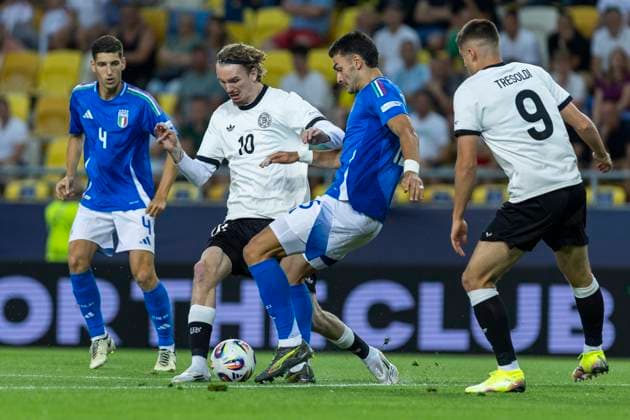 UEFA U21, U 21 Europameisterschaft, Viertelfinale: Deutschland - Italien; 22.06.2025 Nick Woltemade (Deutschland, 10), Diego Coppola (Italien, 15), Matteo Prati (Italien, 4), Nicolo Tresoldi (Deutschland, 9) bei der UEFA U21-Europameisterschaft im Viertelfinalspiel Deutschland - Italien, am 22.06.2025, DAC Arena, Dunajska Streda, Slowakei Copyright: xBEAUTIFULxSPORTS Meuselx