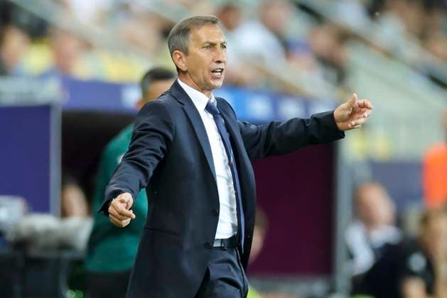 Trainer Carmine Nunziata (Italy) gestikuliert, UEFA European Under-21 Championship 2025 Quarter-Final, Germany v Italy, MOL Arà na am 22. June 2025 in Dunajska Streda, Slowakei. (Foto von Marco Steinbrenner DeFodi Images) Trainer Carmine Nunziata (Italy) gestures, UEFA European Under-21 Championship 2025 Quarter-Final, Germany v Italy, MOL Arà na, June 22, 2025 in Dunajska Streda, Slovakia. (Photo by Marco Steinbrenner DeFodi Images)