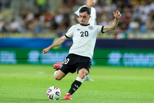 Paul Nebel (Germany) kontrolliert den Ball, UEFA European Under-21 Championship 2025 Quarter-Final, Germany v Italy, MOL Arà na am 22. June 2025 in Dunajska Streda, Slowakei. (Foto von Marco Steinbrenner DeFodi Images) Paul Nebel (Germany) controls the ball, UEFA European Under-21 Championship 2025 Quarter-Final, Germany v Italy, MOL Arà na, June 22, 2025 in Dunajska Streda, Slovakia. (Photo by Marco Steinbrenner DeFodi Images)