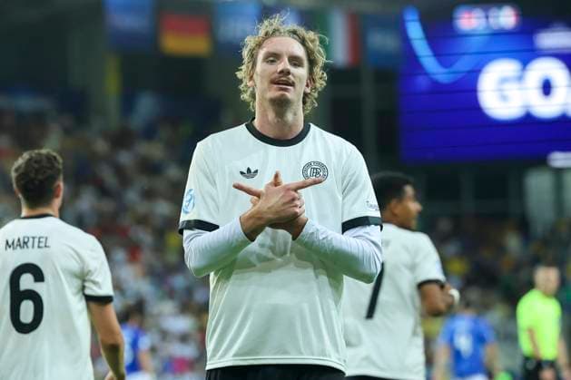 Nick Woltemade (Germany) bejubelt seinen Treffer zum 1:1, UEFA European Under-21 Championship 2025 Quarter-Final, Germany v Italy, MOL Arà na am 22. June 2025 in Dunajska Streda, Slowakei. (Foto von Marco Steinbrenner DeFodi Images) Nick Woltemade (Germany) celebrates after scoring his teams first goal, UEFA European Under-21 Championship 2025 Quarter-Final, Germany v Italy, MOL Arà na, June 22, 2025 in Dunajska Streda, Slovakia. (Photo by Marco Steinbrenner DeFodi Images)