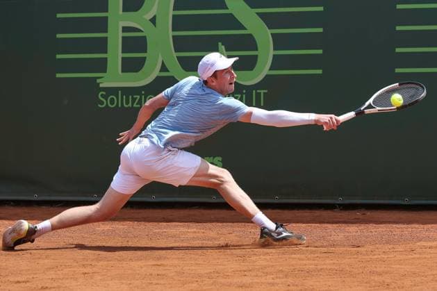 Milan: Luka Mikrut vs Kimmer Coppejans, ATP, Tennis Herren Challenger Tour Milan 2025 Italy, Milan, 2025 06 23: Kimmer Coppejans backhand shot during tennis match between Luka Mikrut (CRO) vs Kimmer Coppejans (BEL), ATP Challenger Tour Milan 2025, 1st Round, Aspria Tennis Club Italy, Milan, 2025 06 23: tennis match between Luka Mikrut (CRO) vs Kimmer Coppejans (BEL), ATP Challenger Tour Milan 2025, 1st Round, Aspria Tennis Club. Milan Italy Copyright: FabrizioxAndreaxBertani
