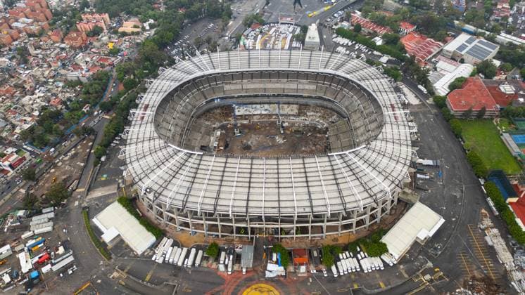 Fußball, Bauarbeiten im Aztekenstadion in Mexiko-Stadt Renovation works of the Azteca Stadium venue for the opening match of the FIFA World Cup, WM, Weltmeisterschaft, Fussball 2026 MEXICO CITY, MEXICO - JUNE 24: An aerial view of the Azteca Stadium during the renovation works ahead of the 2026 FIFA World Cup, in Mexico City, Mexico on June 24, 2025. Mexico City s iconic Azteca Stadium which hosted the 1970 and 1986 World Cup finals is expected to reopen in March next year and it will be the venue for the opening match of the FIFA World Cup 2026. The transformation of the stadium will include a hybrid field, new changing rooms, hospitality zones and new seats, among others. Daniel Cardenas Anadolu Mexico City Mexico. Editorial use only. Please get in touch for any other usage. Copyright: x2025xAnadoluxDanielxCardenasx