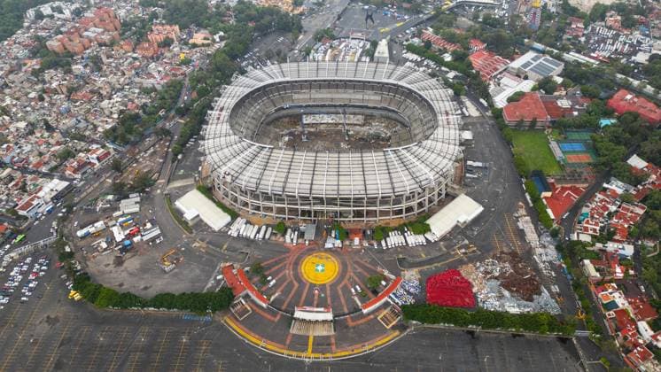 Fußball, Bauarbeiten im Aztekenstadion in Mexiko-Stadt Renovation works of the Azteca Stadium venue for the opening match of the FIFA World Cup, WM, Weltmeisterschaft, Fussball 2026 MEXICO CITY, MEXICO - JUNE 24: An aerial view of the Azteca Stadium during the renovation works ahead of the 2026 FIFA World Cup, in Mexico City, Mexico on June 24, 2025. Mexico City s iconic Azteca Stadium which hosted the 1970 and 1986 World Cup finals is expected to reopen in March next year and it will be the venue for the opening match of the FIFA World Cup 2026. The transformation of the stadium will include a hybrid field, new changing rooms, hospitality zones and new seats, among others. Daniel Cardenas Anadolu Mexico City Mexico. Editorial use only. Please get in touch for any other usage. Copyright: x2025xAnadoluxDanielxCardenasx