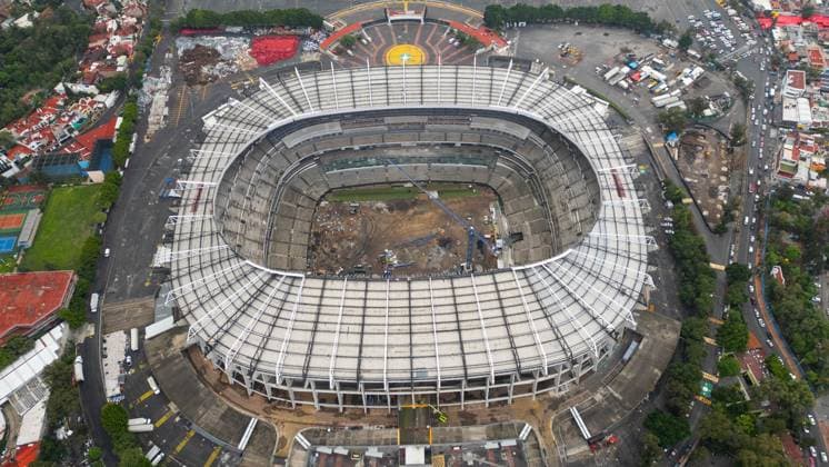 Fußball, Bauarbeiten im Aztekenstadion in Mexiko-Stadt Renovation works of the Azteca Stadium venue for the opening match of the FIFA World Cup, WM, Weltmeisterschaft, Fussball 2026 MEXICO CITY, MEXICO - JUNE 24: An aerial view of the Azteca Stadium during the renovation works ahead of the 2026 FIFA World Cup, in Mexico City, Mexico on June 24, 2025. Mexico City s iconic Azteca Stadium which hosted the 1970 and 1986 World Cup finals is expected to reopen in March next year and it will be the venue for the opening match of the FIFA World Cup 2026. The transformation of the stadium will include a hybrid field, new changing rooms, hospitality zones and new seats, among others. Daniel Cardenas Anadolu Mexico City Mexico. Editorial use only. Please get in touch for any other usage. Copyright: x2025xAnadoluxDanielxCardenasx