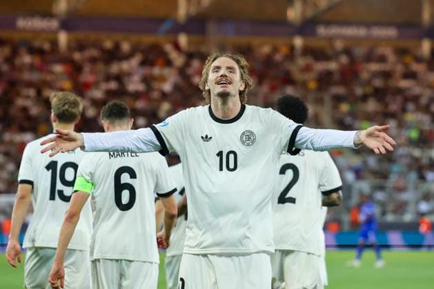 Nick Woltemade (Germany) bejubelt seinen Treffer zum 2:0, UEFA European Under-21 Championship 2025 Semi-Final, Germany v France, Košicka futbalova arà na am 25. June 2025 in Kaschau, Slowakei. (Foto von Marco Steinbrenner DeFodi Images) Nick Woltemade (Germany) celebrates after scoring his teams second goal, UEFA European Under-21 Championship 2025 Semi-Final, Germany v France, Košicka futbalova arà na, June 25, 2025 in Košice, Slovakia. (Photo by Marco Steinbrenner DeFodi Images)
