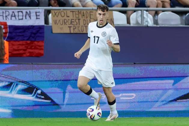 Brajan Gruda (Germany) kontrolliert den Ball, UEFA European Under-21 Championship 2025 Semi-Final, Germany v France, Košicka futbalova arà na am 25. June 2025 in Kaschau, Slowakei. (Foto von Marco Steinbrenner DeFodi Images) Brajan Gruda (Germany) controls the ball, UEFA European Under-21 Championship 2025 Semi-Final, Germany v France, Košicka futbalova arà na, June 25, 2025 in Košice, Slovakia. (Photo by Marco Steinbrenner DeFodi Images)