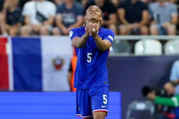 Kiliann Sildillia (France) schaut enttaeuscht, UEFA European Under-21 Championship 2025 Semi-Final, Germany v France, Košicka futbalova arà na am 25. June 2025 in Kaschau, Slowakei. (Foto von Marco Steinbrenner DeFodi Images) Kiliann Sildillia (France) looks dejected, UEFA European Under-21 Championship 2025 Semi-Final, Germany v France, Košicka futbalova arà na, June 25, 2025 in Košice, Slovakia. (Photo by Marco Steinbrenner DeFodi Images)