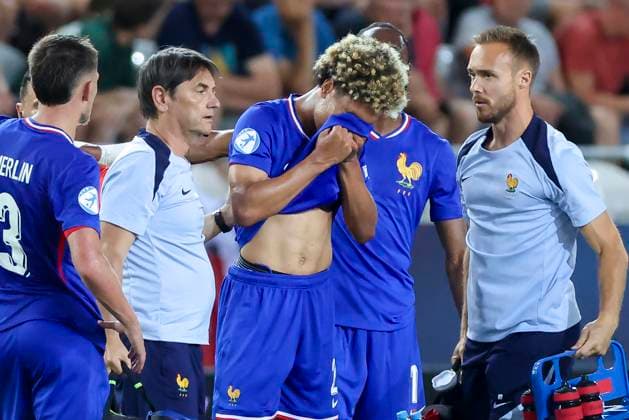 Felix Lemarechal (France) wird verletzt ausgewechselt, UEFA European Under-21 Championship 2025 Semi-Final, Germany v France, Košicka futbalova arà na am 25. June 2025 in Kaschau, Slowakei. (Foto von Marco Steinbrenner DeFodi Images) Felix Lemarechal (France) is substituted due to injury, UEFA European Under-21 Championship 2025 Semi-Final, Germany v France, Košicka futbalova arà na, June 25, 2025 in Košice, Slovakia. (Photo by Marco Steinbrenner DeFodi Images)