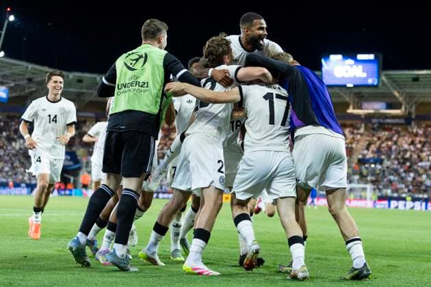 UEFA U21, U 21 Europameisterschaft, Halbfinale: Deutschland - Frankreich; 25.06.2025 Tim Oermann (Deutschland, 14), Tjark Ernst (Deutschland, 12), Paul Wanner (Deutschland, 22), Jamil Siebert (Deutschland, 15), Brajan Gruda (Deutschland, 17), Nelson Weiper (Deutschland, 19) jubeln nach dem Tor zum 3:0 bei der UEFA U21-Europameisterschaft im Halbfinalspiel Deutschland - Frankreich, am 25.06.2025, Kosice Football Arena, Kosice, Slowakei Copyright: xBEAUTIFULxSPORTS Meuselx