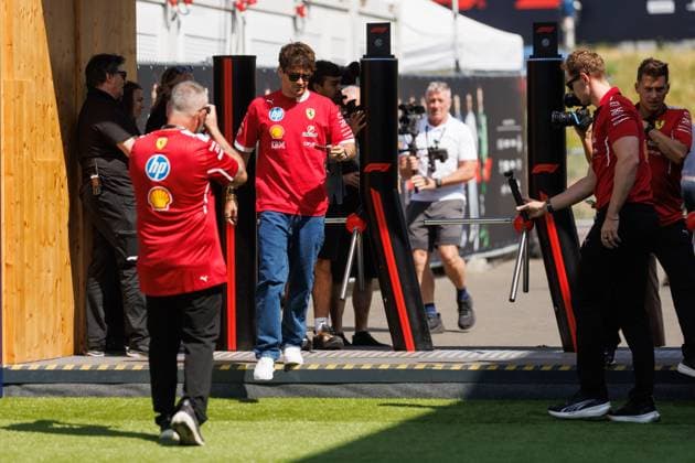 Charles Leclerc (Scuderia Ferrari HP, 16) betritt das Fahrerlager, Grosser Preis von Oesterreich, Motorsport, Formel 1, Saison 2025, 26.06.2025 Grosser Preis von Oesterreich, Motorsport, Formel 1, Saison 2025, 26.06.2025 Copyright: xEibner-Pressefoto AlexanderxNeisx EP_ANS