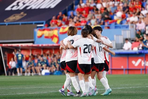 June 27, 2025, Leganes, Madrid, Spain: Mina Tanaka of Japan celebrates a goal with teammates during the Women s International Friendly, Länderspiel, Nationalmannschaft football match played between Spain and Japan at Butarque stadium on June 27, 2025, in Leganes, Madrid, Spain. Leganes Spain - ZUMAa181 20250627_zaa_a181_002 Copyright: xDennisxAgyemanx