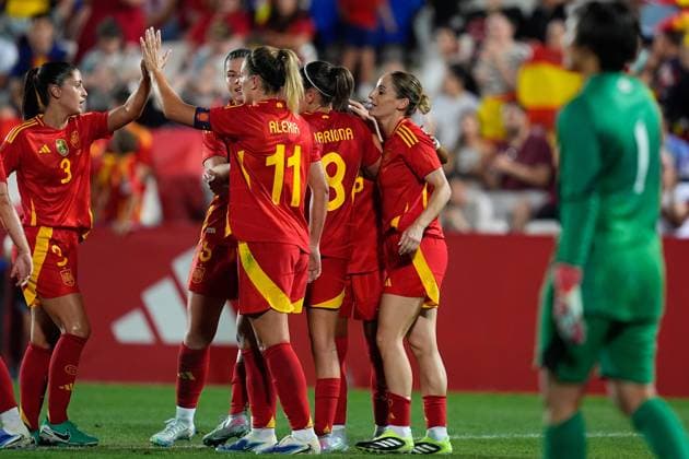 June 27, 2025, Leganes, Madrid, Spain: Vicky Lopez of Spain celebrates a goal with teammates during the Women s International Friendly, Länderspiel, Nationalmannschaft football match played between Spain and Japan at Butarque stadium on June 27, 2025, in Leganes, Madrid, Spain. Leganes Spain - ZUMAa181 20250627_zaa_a181_049 Copyright: xDennisxAgyemanx