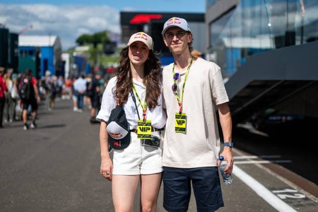 Alexandria Loutitt (Kanada, Skispringerin), Daniel Tschofenig (Oesterreich, Skispringer), AUT, Formel 1 Weltmeisterschaft, MSC Cruises Grand Prix von Oesterreich, Red Bull Ring Spielberg, Qualifying Day, Saison 2025, 28.06.2025 AUT, Formel 1 Weltmeisterschaft, MSC Cruises Grand Prix von Oesterreich, Red Bull Ring Spielberg, Qualifying Day, Saison 2025, 28.06.2025 Spielberg Copyright: xEibner-Pressefoto Memmlerx EP_MMR