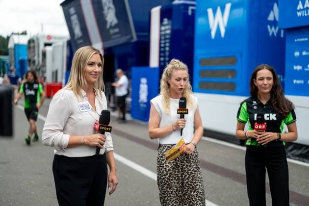 Bianca Steiner (ORF TV Kommentatorin) mit Emma Felbermayr (F1 Academy Rennfahrerin, Kick Stake Sauber Audi F1 Team, Oesterreich), Alina Eberstaller (ORF TV Moderatorin), AUT, Formel 1 Weltmeisterschaft, MSC Cruises Grand Prix von Oesterreich, Red Bull Ring Spielberg, Qualifying Day, Saison 2025, 28.06.2025 AUT, Formel 1 Weltmeisterschaft, MSC Cruises Grand Prix von Oesterreich, Red Bull Ring Spielberg, Qualifying Day, Saison 2025, 28.06.2025 Spielberg Copyright: xEibner-Pressefoto Memmlerx EP_MMR