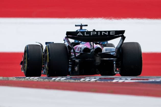Pierre Gasly (BWT Alpine F1 Team, Frankreich, 10) im Alpine A525 von hinten vor aufgemalter Fahne Flagge auf dem Asphalt in der Zielkurve Kurve 10, AUT, Formel 1 Weltmeisterschaft, MSC Cruises Grand Prix von Oesterreich, Red Bull Ring Spielberg, Qualifying Day, Saison 2025, 28.06.2025 AUT, Formel 1 Weltmeisterschaft, MSC Cruises Grand Prix von Oesterreich, Red Bull Ring Spielberg, Qualifying Day, Saison 2025, 28.06.2025 Spielberg Copyright: xEibner-Pressefoto Memmlerx EP_MMR