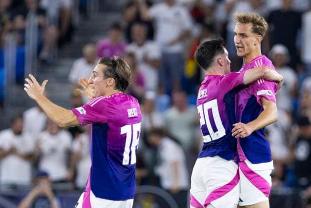 UEFA U21, U 21 Europameisterschaft, Finale: England - Deutschland; 28.06.2025 Rocco Reitz (Deutschland, 18), Paul Nebel (Deutschland, 20) und Nelson Weiper (Deutschland, 19) jubeln bei der UEFA U21-Europameisterschaft im Finalspiel England - Deutschland, am 28.06.2025, National Football Stadium, Bratislava, Slowakei Copyright: xBEAUTIFULxSPORTS Meuselx