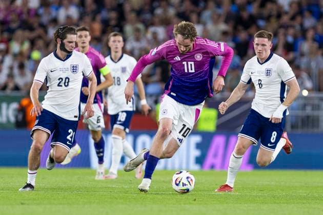 UEFA U21, U 21 Europameisterschaft, Finale: England - Deutschland; 28.06.2025 Nick Woltemade (Deutschland, 10), Alex Scott (England, 20), Elliot Anderson (England, 8) bei der UEFA U21-Europameisterschaft im Finalspiel England - Deutschland, am 28.06.2025, National Football Stadium, Bratislava, Slowakei Copyright: xBEAUTIFULxSPORTS Meuselx